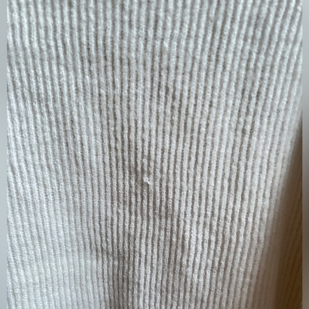Cozy White Ribbed Sweater - Picture 4 of 5
